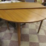 699 4447 DINING TABLE